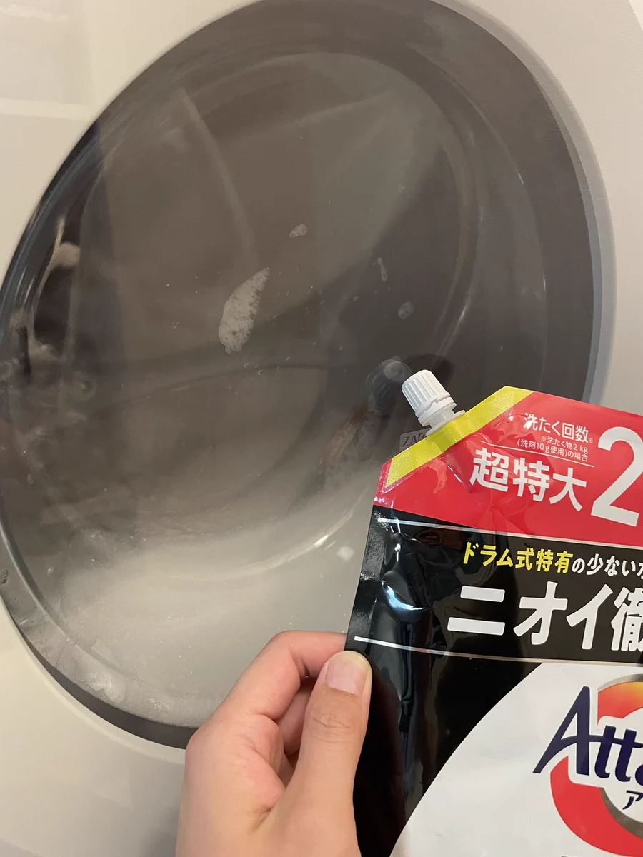 自動で洗剤を入れてくれる、ハイテク洗濯機。しかし洗剤を入れるところを間違えて、大変なことになった！
