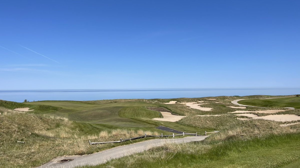 Arcadia Bluffs Golf Club did not disappoint. An absolute GEM in northern Michigan! Amazing course with SPECTACULAR views ⛳️