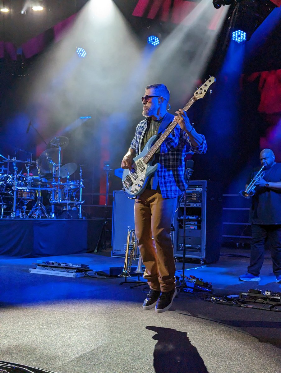 chad_birch's tweet photo. @SLessard is feeling it @ @riverbendpnc tonight! @davematthewsbnd https://t.co/tPbODoebTs