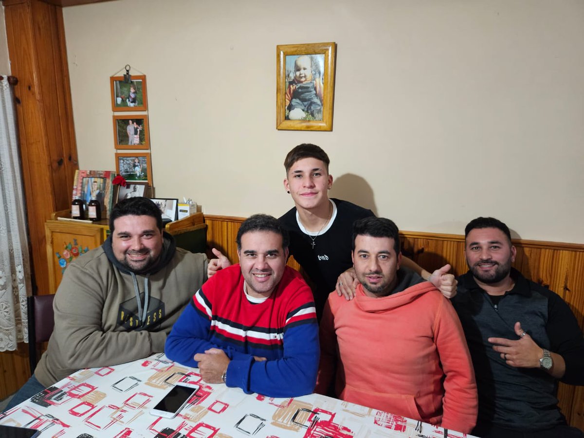 damiantoraf's tweet photo. Estamos pa' un fulbito 5 https://t.co/DvmlJNjVzZ