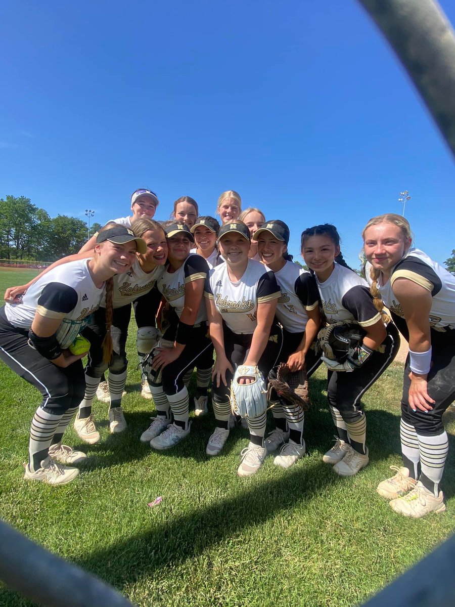 These girls earned✌️W’s @ the field today &amp; got the #1 seed in their pool heading to Bracket Sunday!

Most importantly tho…our attention &amp; focus shifts 2 the ❤️, 🙏, &amp; positive vibes we can send 2 Gramma Joan… who needs a little extra right now after a long day.  <a href="/mikeswift1257/">mike swift</a>