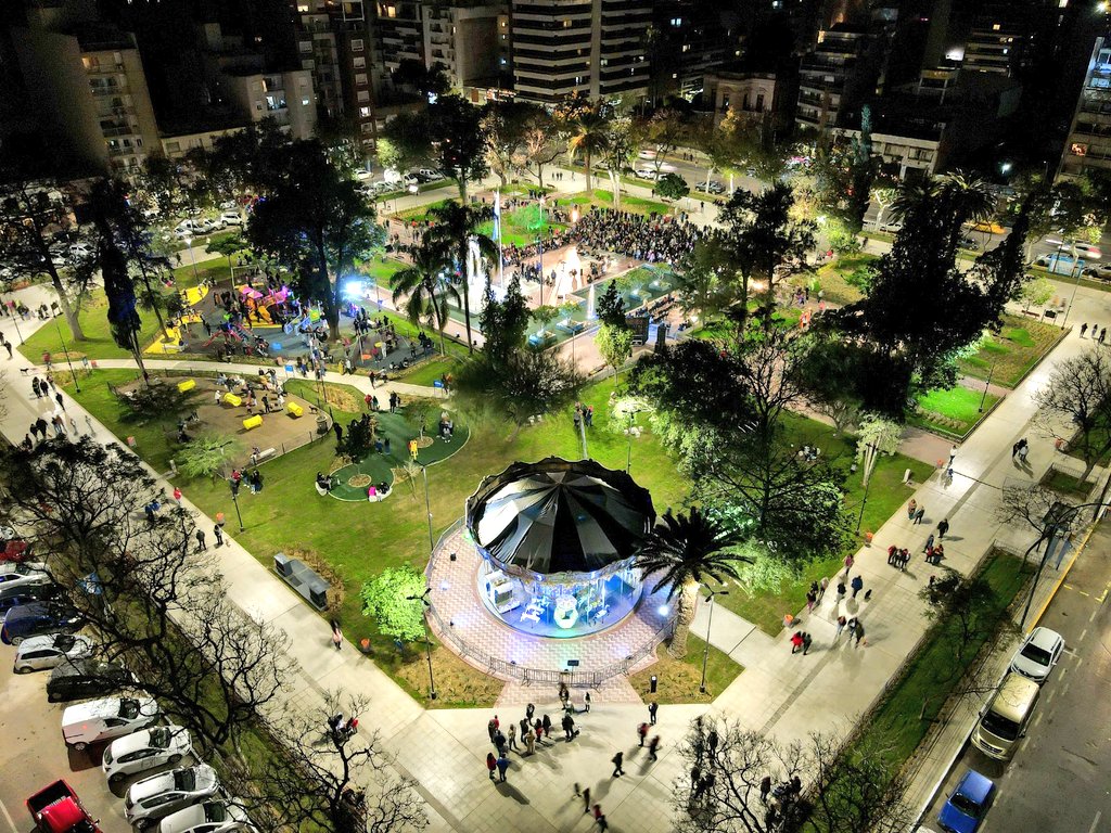 MartinLlaryora's tweet photo. ¡Orgullo que compartimos entre todos los vecinos! Otra histórica recuperación de los espacios verdes de nuestra ciudad. La Plaza Alberdi, de barrio General Paz, vuelve a recuperar su esplendor. Un lugar emblemático y centenario que estaba abandonado y hoy revive para sus vecinos. https://t.co/bx2coNByhZ