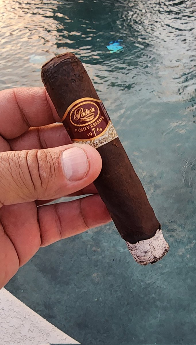 Had to go with the Maduro 😍🔥💨 #padron1964 #cigar #cigaraficionado #cigaroftheday