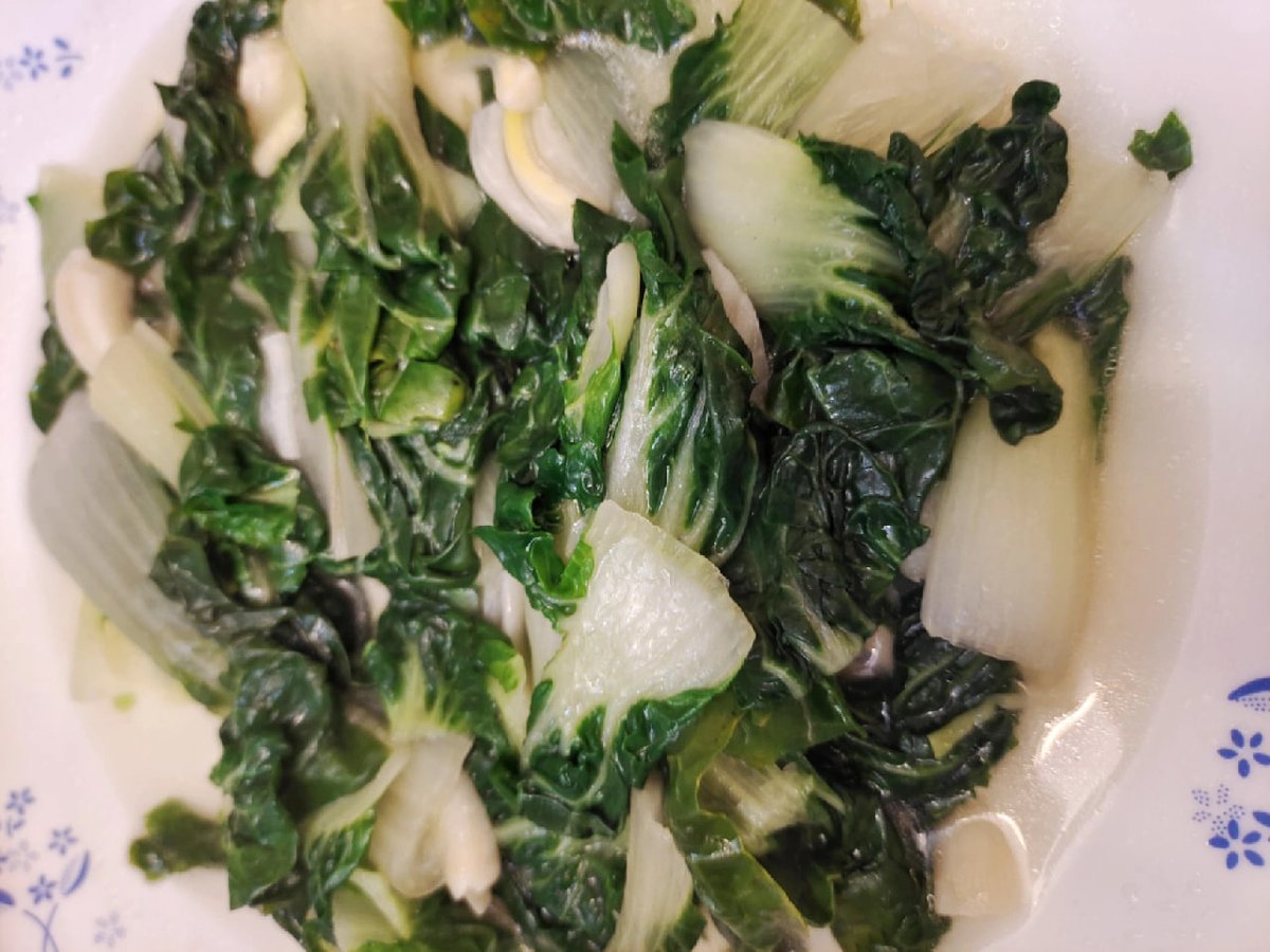 LinLin0716X's tweet image. #dinner  best friend came to my house to show her identity as a chef, and this table is full of my best friend&apos;s works.