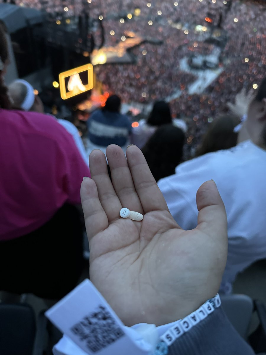 fireplaceashes's tweet photo. nothing like taking your antidepressants during tis the damn season https://t.co/3wmorSudAW