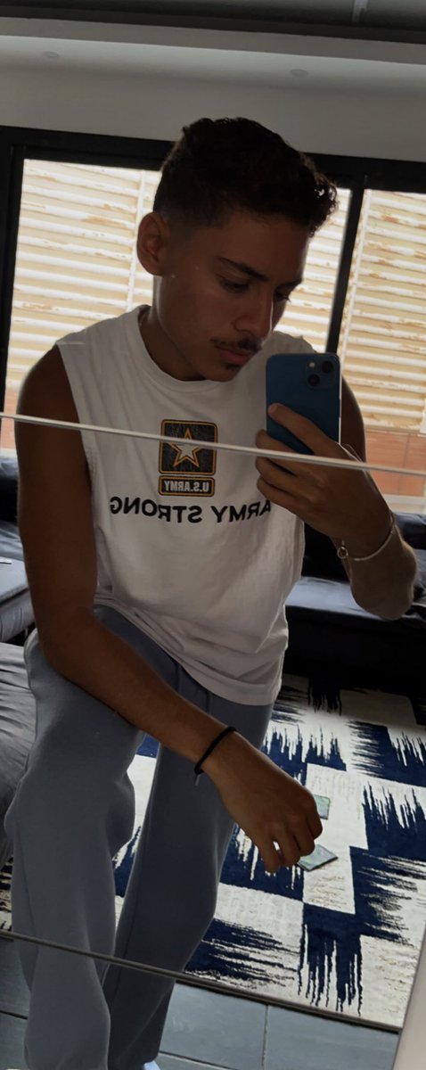 RayHefni's tweet photo. It’s a good thing I’m not a vampire. https://t.co/3uJwSu2DGt