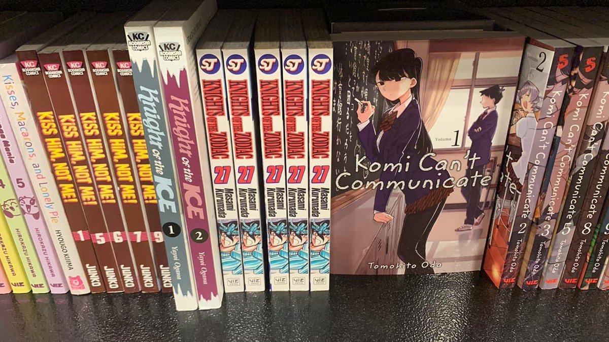Yuukiarra's tweet photo. The most surprising thing I’ve seen at my local B&amp;N in a long time…

The last time I think I saw Knights at a bookstore was when I was in 5th grade ….👀

Btw I checked- they aren’t new. All of the prints were from 2009. https://t.co/x74Fn5ibP8