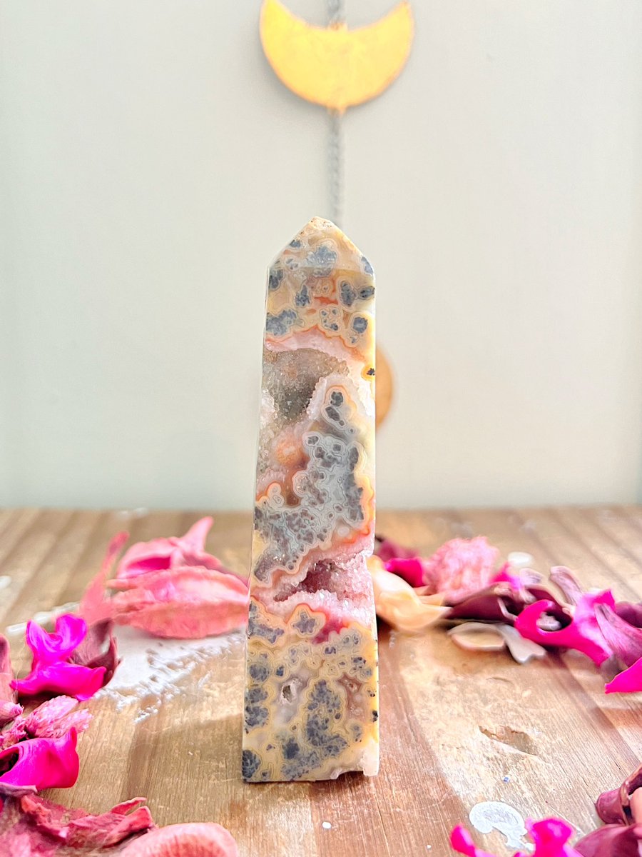 Annabtlouise's tweet photo. NEW CRYSTALS ARE NOW IN MY SHOP!!🤍✨ the prettiest most ethereal babies are now available and I’d love to find some a forever home today! PICS ARE IN THE 🧵 BELOW ⬇️  https://t.co/yvdWov3v6n comes with a gift! 📸: Flower Agate, Green Onyx, Marcasite, Rose Quartz 🫶🏼 https://t.co/jbOTc7dq2U