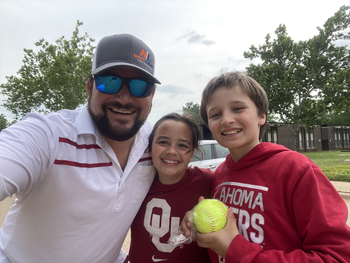 danny_oconnell's tweet photo. Our first @OU_Softball game ever and it didn’t disappoint ! https://t.co/sf95YeqiUb
