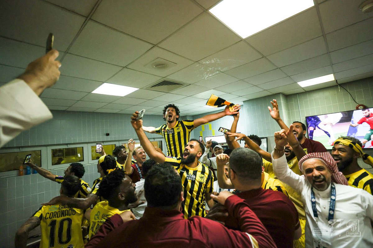 hader's tweet photo. The end… 🖤💛 https://t.co/psWXg9FoE1