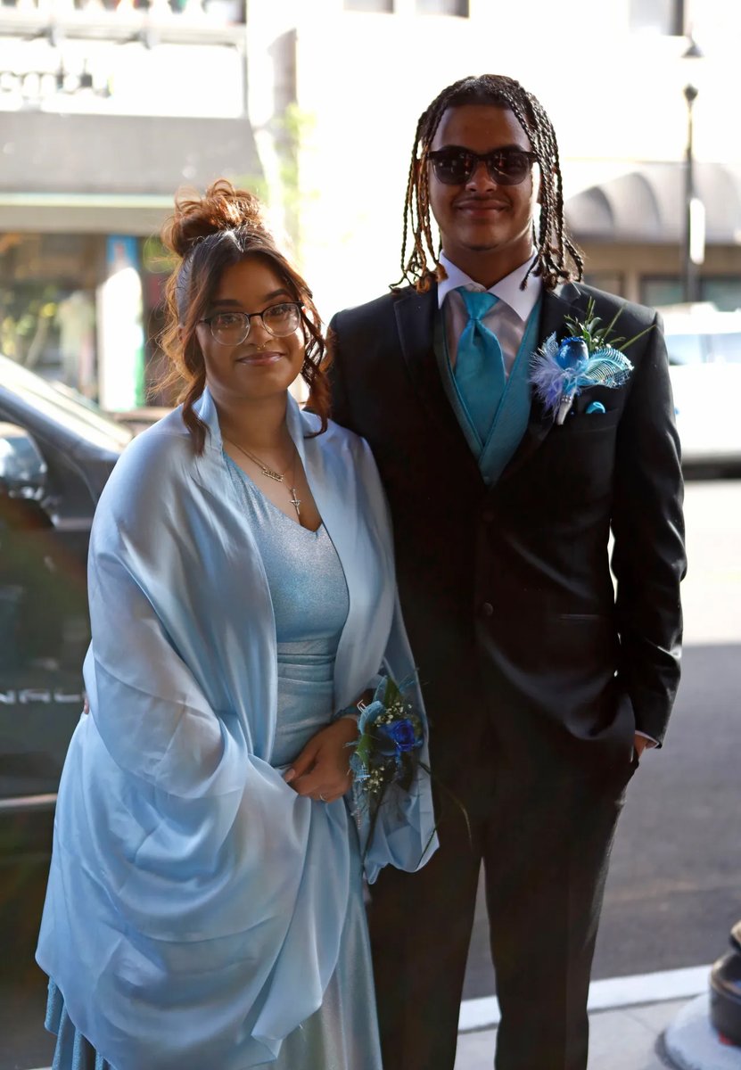 All dressed up and ready for the Building 21 prom at Allentown's historic Americus Hotel! See more pics from their big night. 👇 @b21allentown mcall.com/2023/05/27/bui…