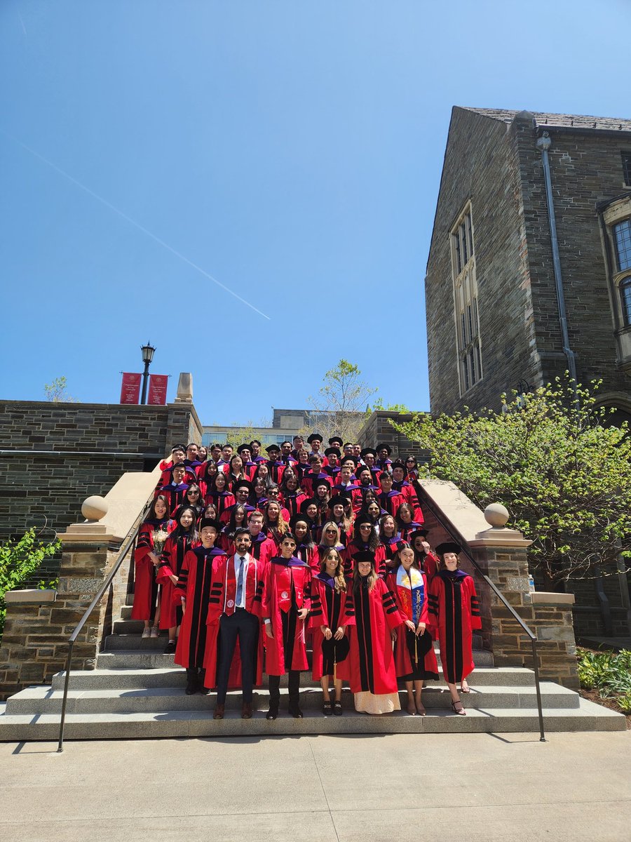 MJMLAWDETROIT's tweet photo. University Commencement! https://t.co/aWVaHKwdpc