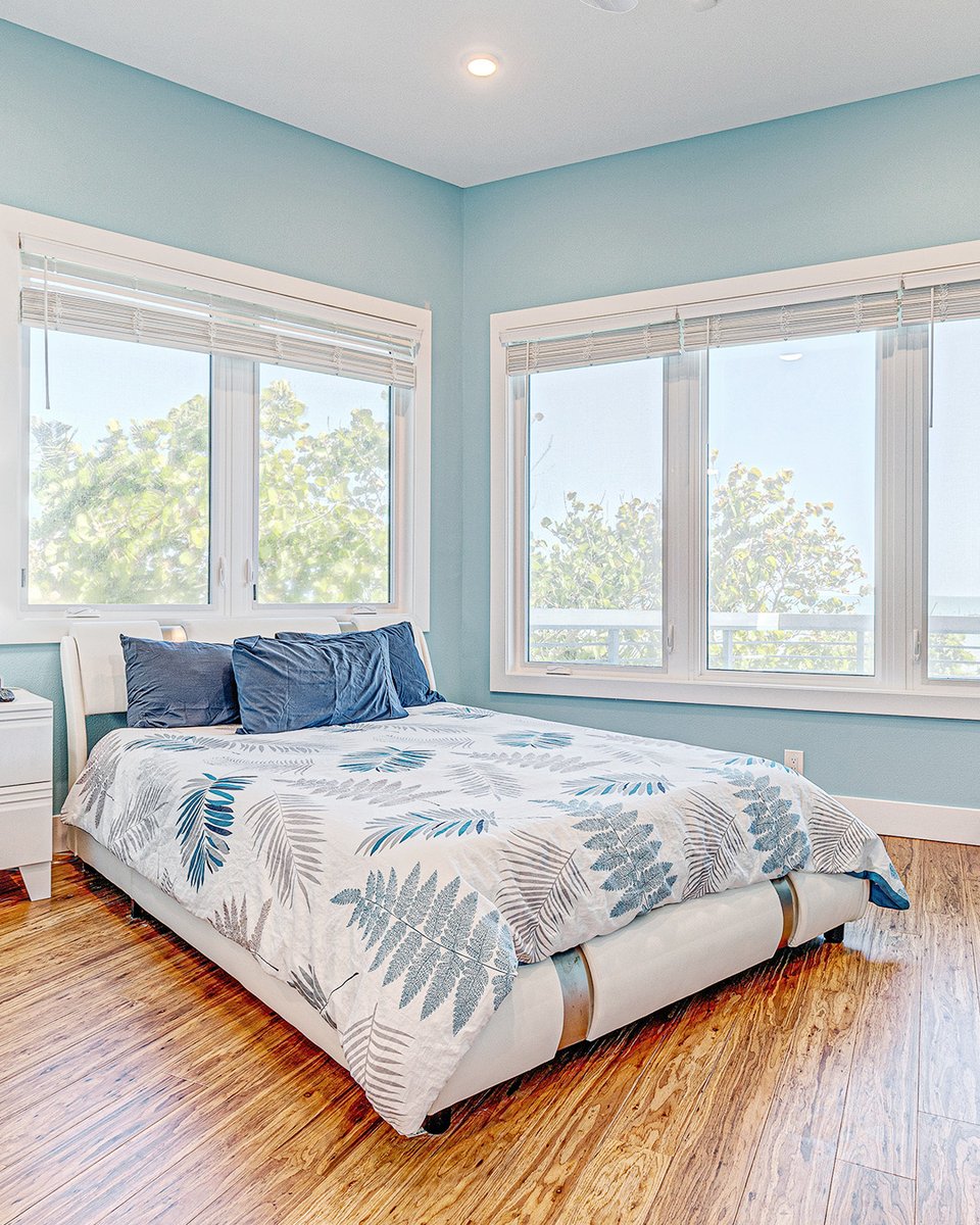 vacasarentals's tweet photo. We've got the perfect spot for you to soak up the sun and surf 🏄‍♀️

This spacious oceanfront home has everything you need for a perfect beach vacation, including a rooftop mini-golf course.

See more of The Three Palms Retreat in Melbourne Beach, FL

https://t.co/DKRnTaDV20 https://t.co/M6c2MpOxoJ