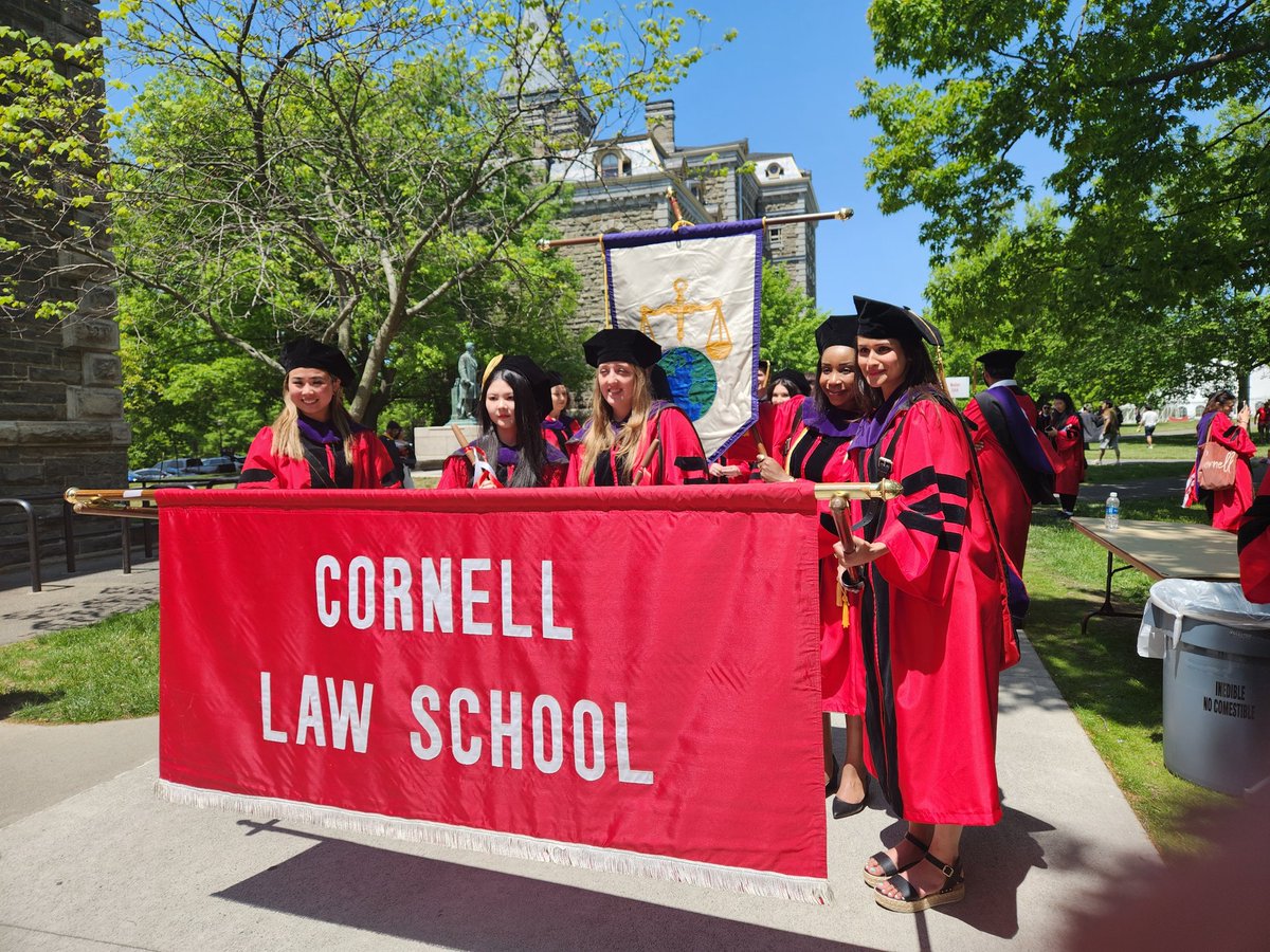 MJMLAWDETROIT's tweet photo. University Commencement! https://t.co/aWVaHKwdpc