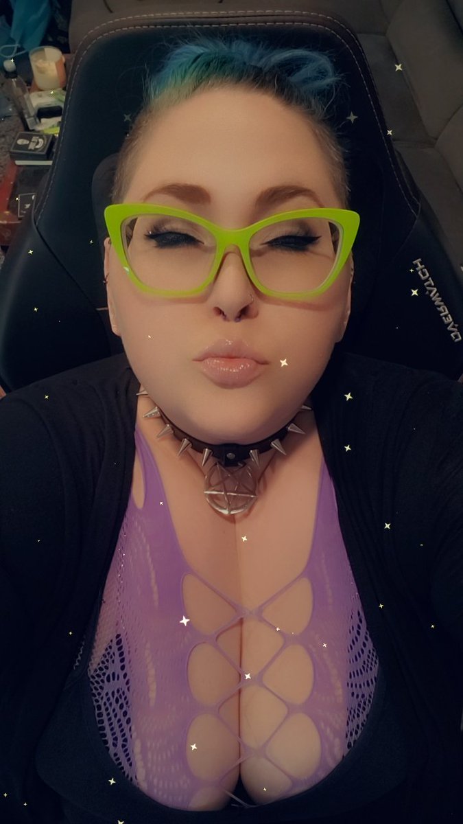 Oops! I forgot to post I'm streaming! Hahahah. Come hang!
Twitch.tv/goreasaurusxx 
#twitchaffiliate #Twitch #twitchstreamer #streamersupport #videogames #Fortnite #greenglasses #girlgamer #girlswithglasses #girlstreamer #streaming #femalegamer #femalestreamer #gaming #gamergirl