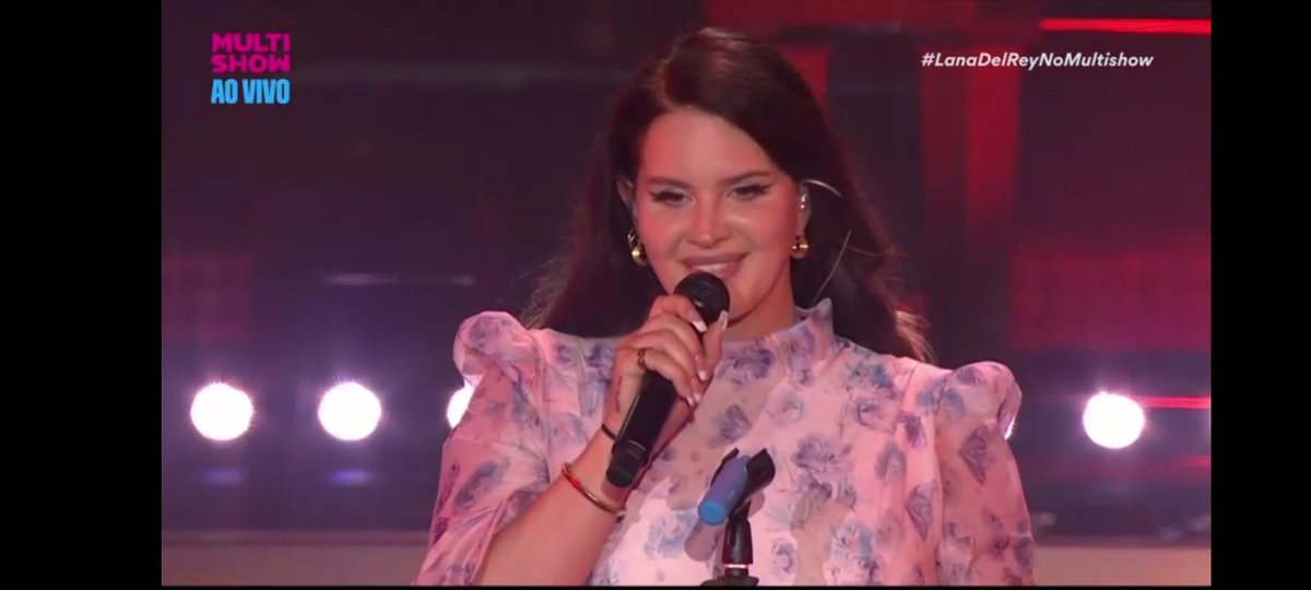 sinkgleice's tweet photo. Born to die no #MITANoMultishow https://t.co/7yoF9Etcmy