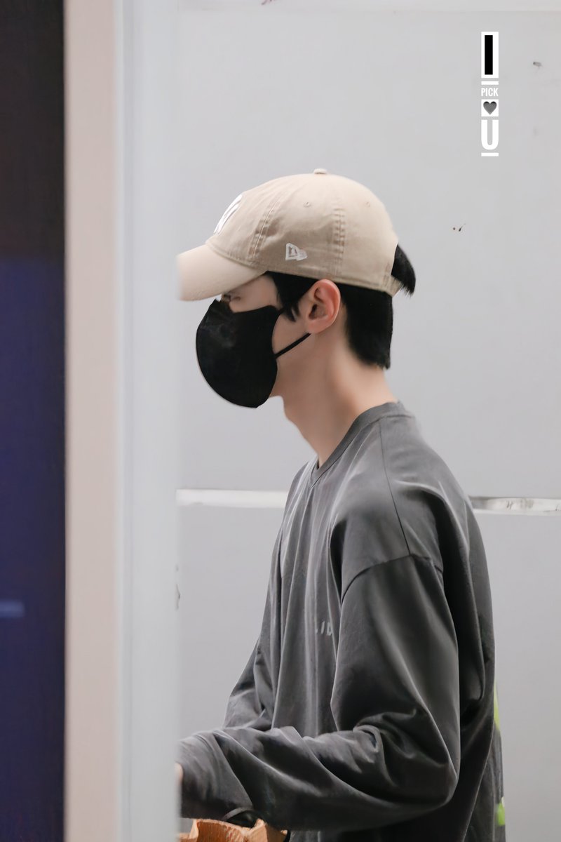 230528 in BKK  save flight  naka 🐰
#DOYOUNG  #도영 
#NCT127  #엔시티127 #NCT
#NCT_DOJAEJUNG
#MAYCONCERT2023
#NCT127inMaYCON
#ShopeeTHxNCTDJJ_FansignEvent