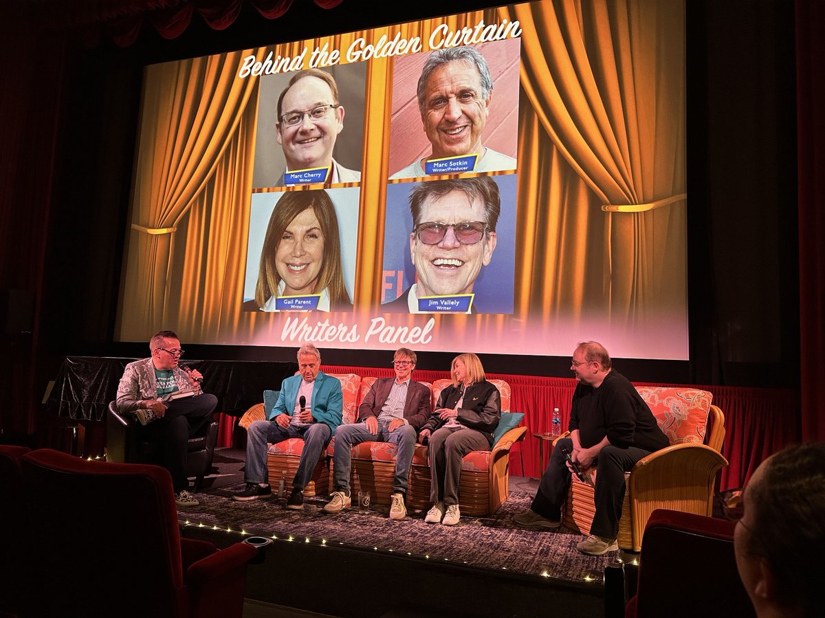 The Golden Girls writers panel with Marc Cherry, Marc Sotkin, Gail Parent and Jim Vallely. So much talent. 

#thegoldengirls #goldengirls #orindatheatre  #bettywhite #rosenylund #blanchedevereaux #beaarthur #dorothyzbornak #estellegetty #ruemcclanahan #thankyouforbeingafriend #so