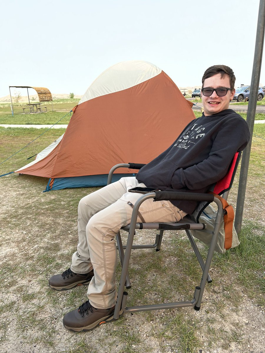 hbbookman's tweet photo. Relaxing in the Badlands. https://t.co/TVTy40tH8y
