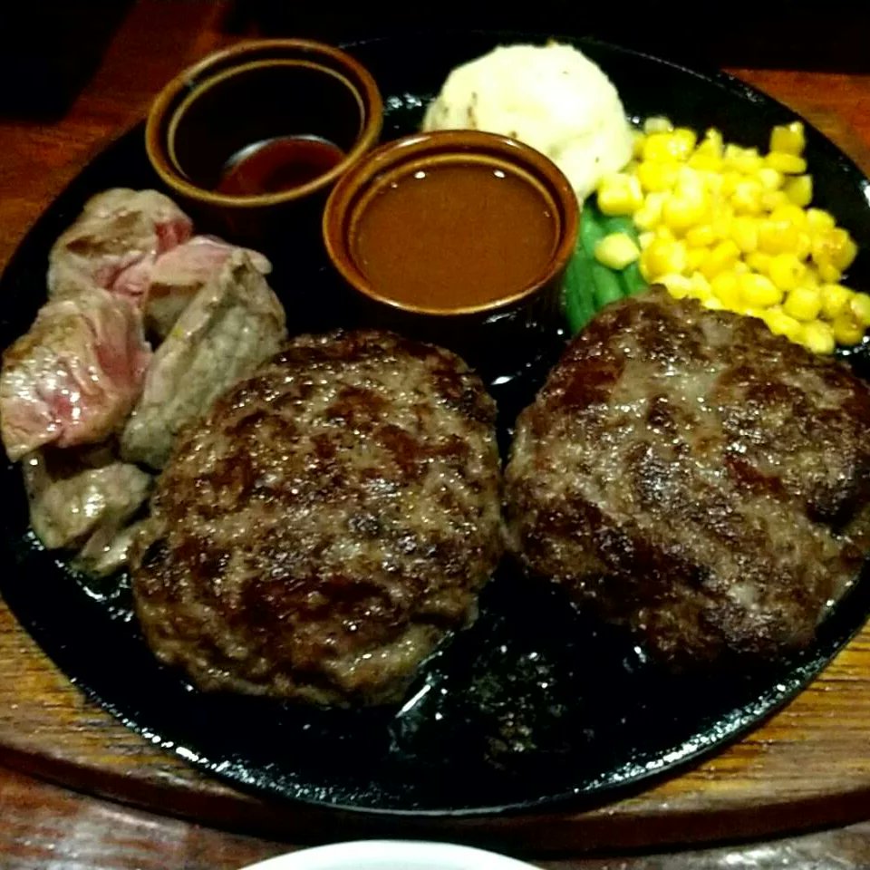 SkyGacha's tweet photo. 昨日は推しバーテンダーさんにノンアルカクテル作ってもらった✨
色々旦那さんと食べてお腹いっぱい。
最高でした✨
#ziou
#南林間 https://t.co/JclWUwpjwp