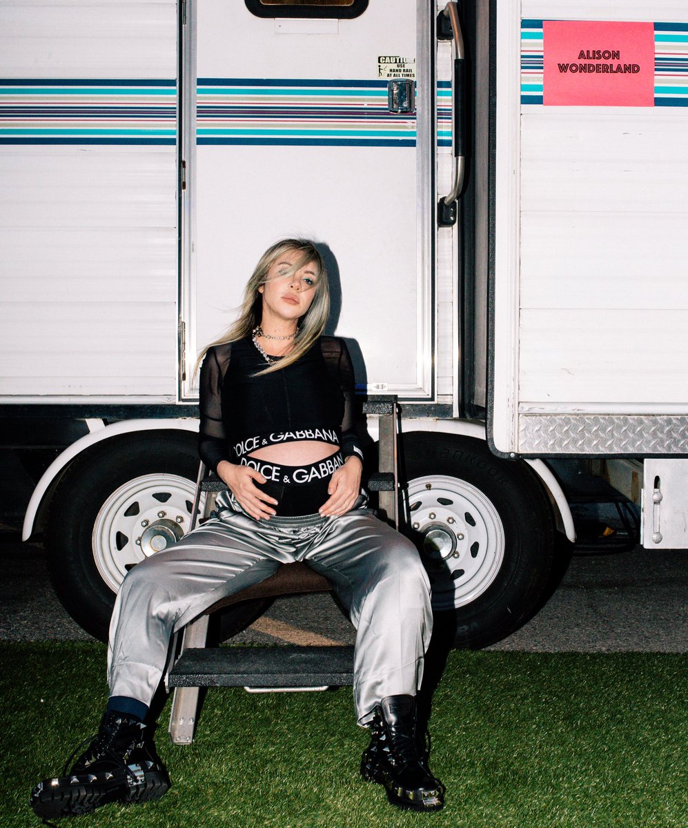 awonderland's tweet photo. NEW LIFE ACHIEVEMENT UNLOCKED:  9 months pregnant, playing main stage at edc.. This was never something that was on my life bingo card. People keep asking how I did this. I did this because 
1. Vegas was close enough for me to travel safely to 
2. Playing music makes me HAPPY AF!
I was heavily checked before I left by my doctors & had doctors side of stage on standby to make sure me and the baby were safe before and after :) don’t forget every pregnancy is different and humans can do dope things! Ps I’m
Still cooking the baby send me good vibes
