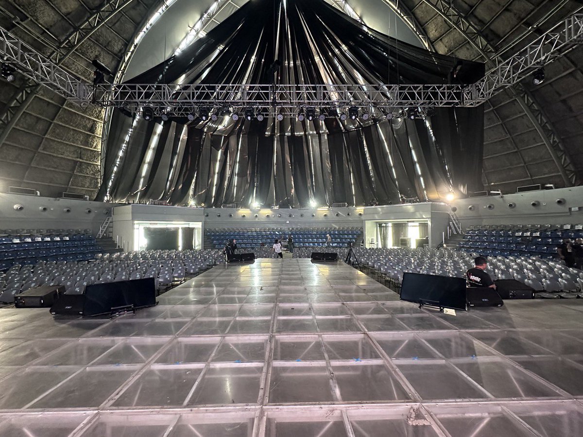 bb0un's tweet photo. Stage สวยมากกกกก 🥹🥹🥹 #BetweenUsFMinMNL2023 https://t.co/dd900i9mjW