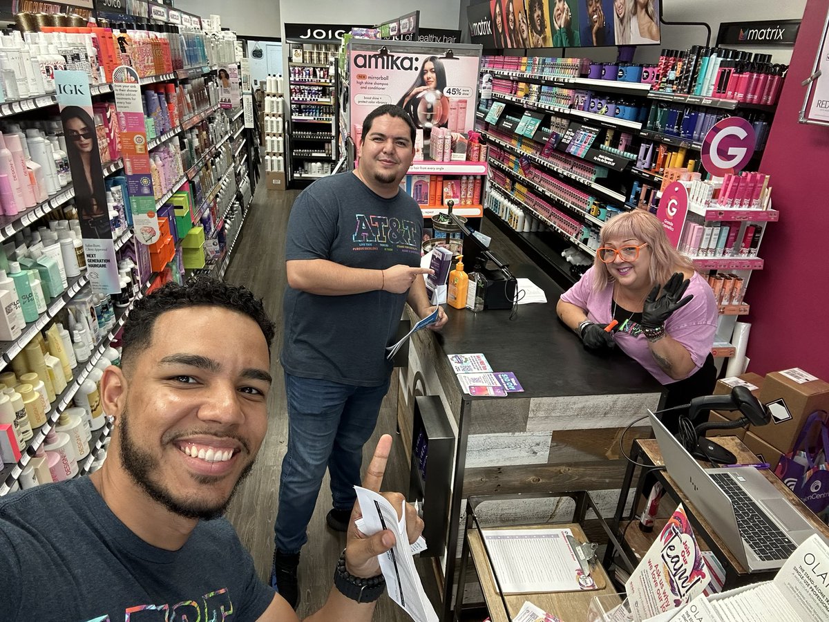 GeorgeDelr's tweet photo. A successful fiber week for Dadeland!!
Showing our local businesses and the community what ATT fiber can do for them!! π₯π₯@One_FLA #OneFLABIZ https://t.co/8sntSyJjAH