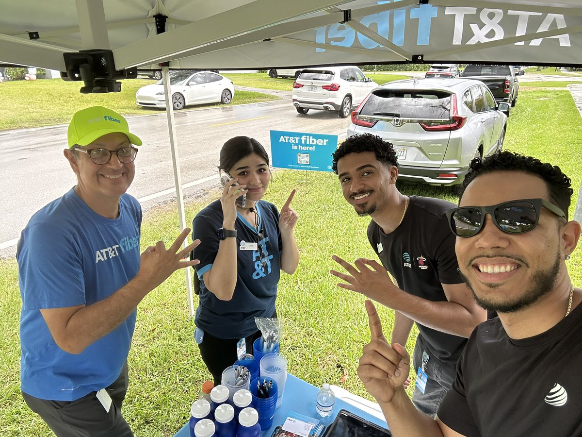 GeorgeDelr's tweet photo. A successful fiber week for Dadeland!!
Showing our local businesses and the community what ATT fiber can do for them!! π₯π₯@One_FLA #OneFLABIZ https://t.co/8sntSyJjAH