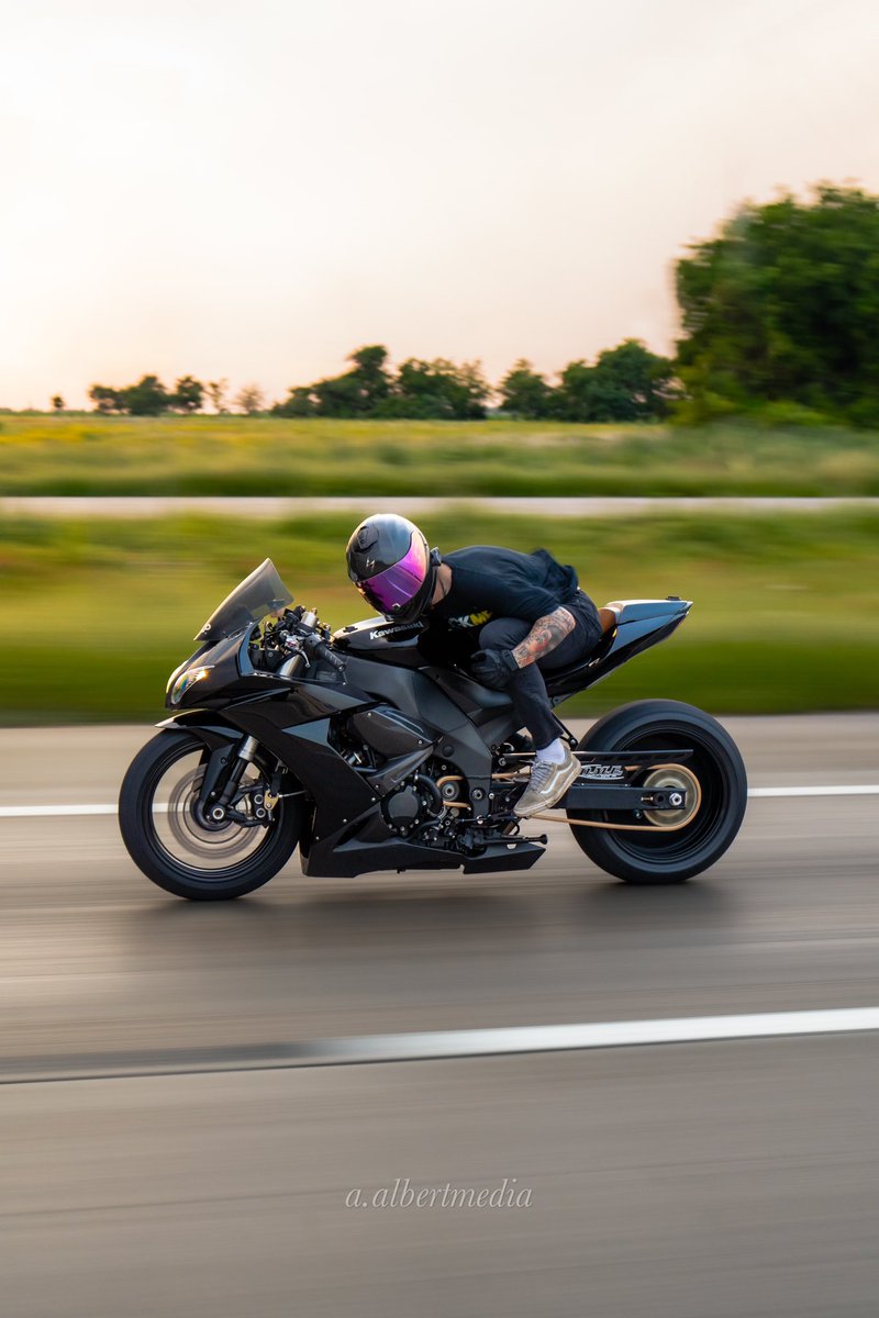 whiplashedmedia's tweet photo. Flexing 
@Sony A7IV with Kit lens and @Tiffentweets 
•

#motorcycle #zx10 #zx10r #kawasaki #kawasakininja #ninja #motorcyclelife #motorcyclephotography #automotive #automotivephotography #videography #photography #sony #sonyalpha #sonya7iv #sonyimages #a7iv # https://t.co/Nk0S4Mo8hN