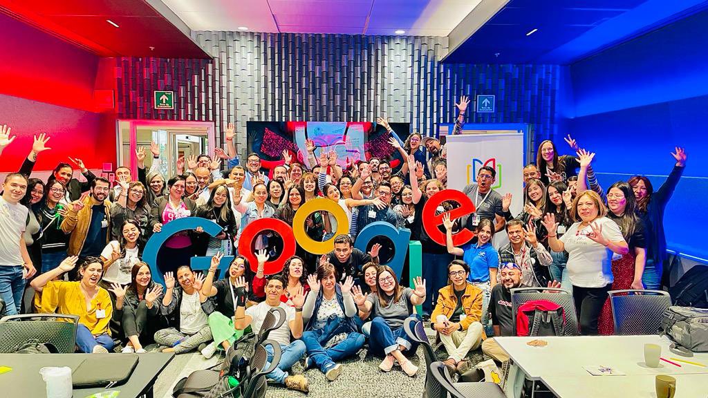 robertavaquino's tweet photo. Volvendo a casa super realizada con este gran evento de @geg_cdmx en Google Mexico. Gracias mi familia mexicana @Aparicio_Pedro Adri, @gomnrz y Armando. Gracias Andy, @NayBelaunzaran y @GEGHispano 
#empoderaturealidad https://t.co/W9zF9DQih5