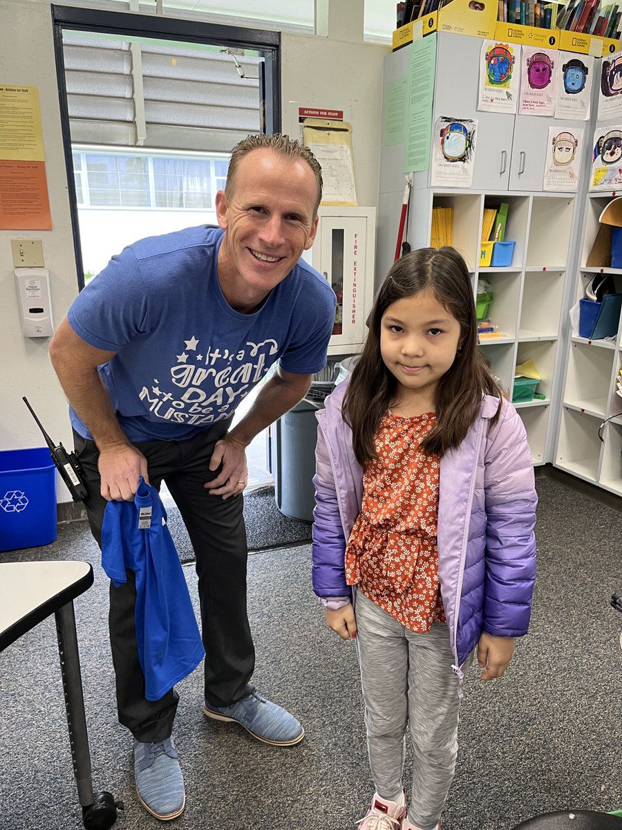 JulieMKolb's tweet photo. When this sweet girl saved her PBIS points to be principal for a day, we had no idea how amazing an experience Mr. Wallace would make it. It will be her top memory of 3rd grade! #ElementaryLeadership #RelationshipsMatter ⁦@NarancaMustangs⁩ ⁦@CajonValleyUSD⁩ https://t.co/L7tDRyJUyr
