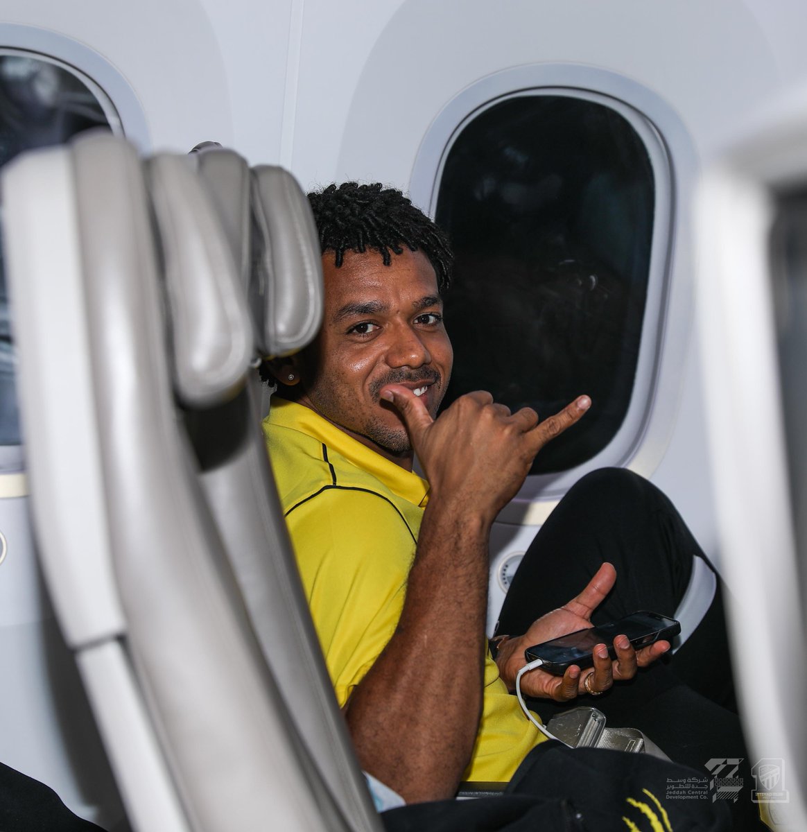 ittihad's tweet photo. 🎼 انتظروني يا ساكنين عيوني 🤩🛫
#الدوري_الاستثنائي_العالمي https://t.co/5941yrKxQP