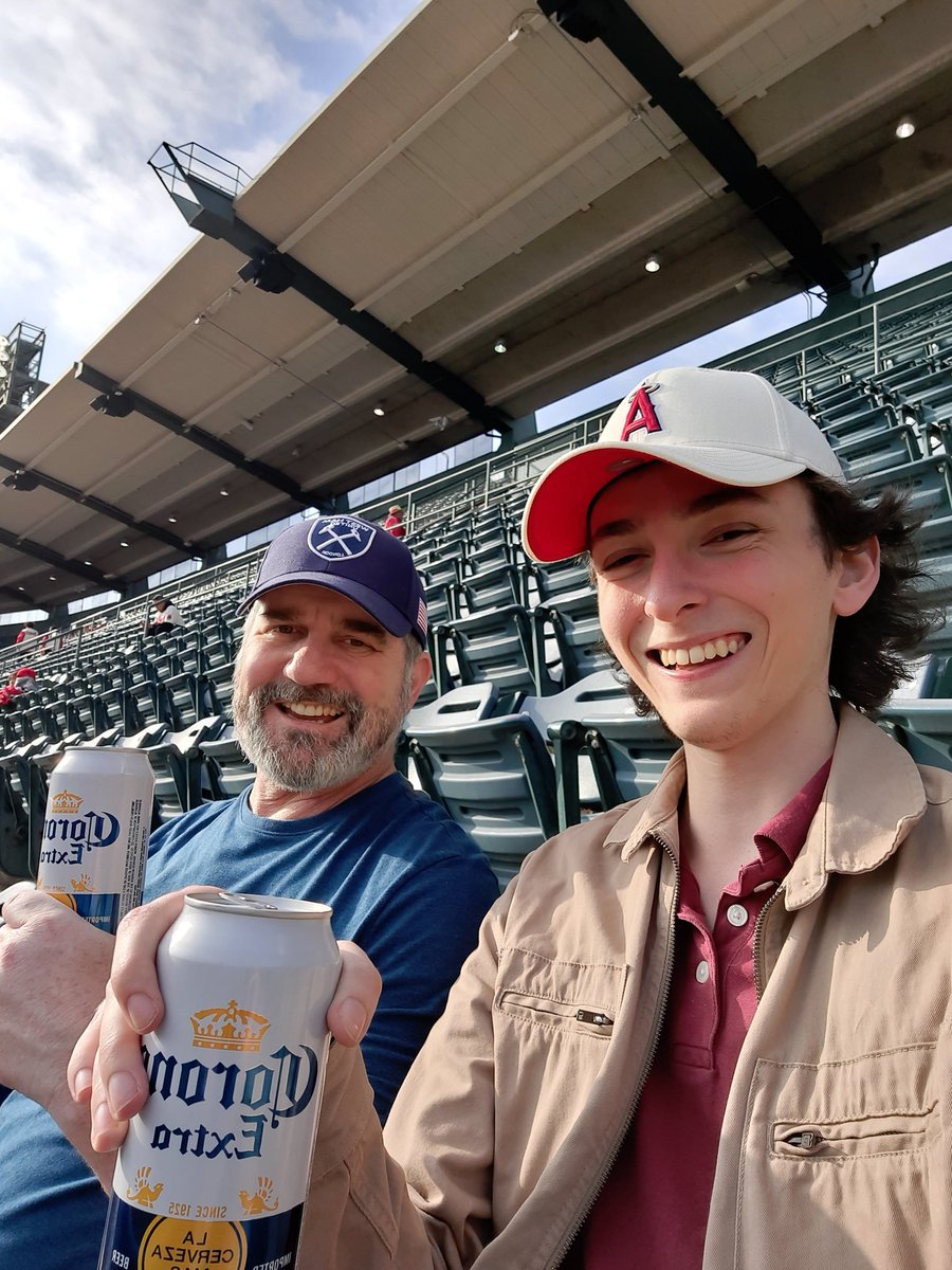 D4101Daniel's tweet photo. #GoHalos https://t.co/E9wPsMA98M