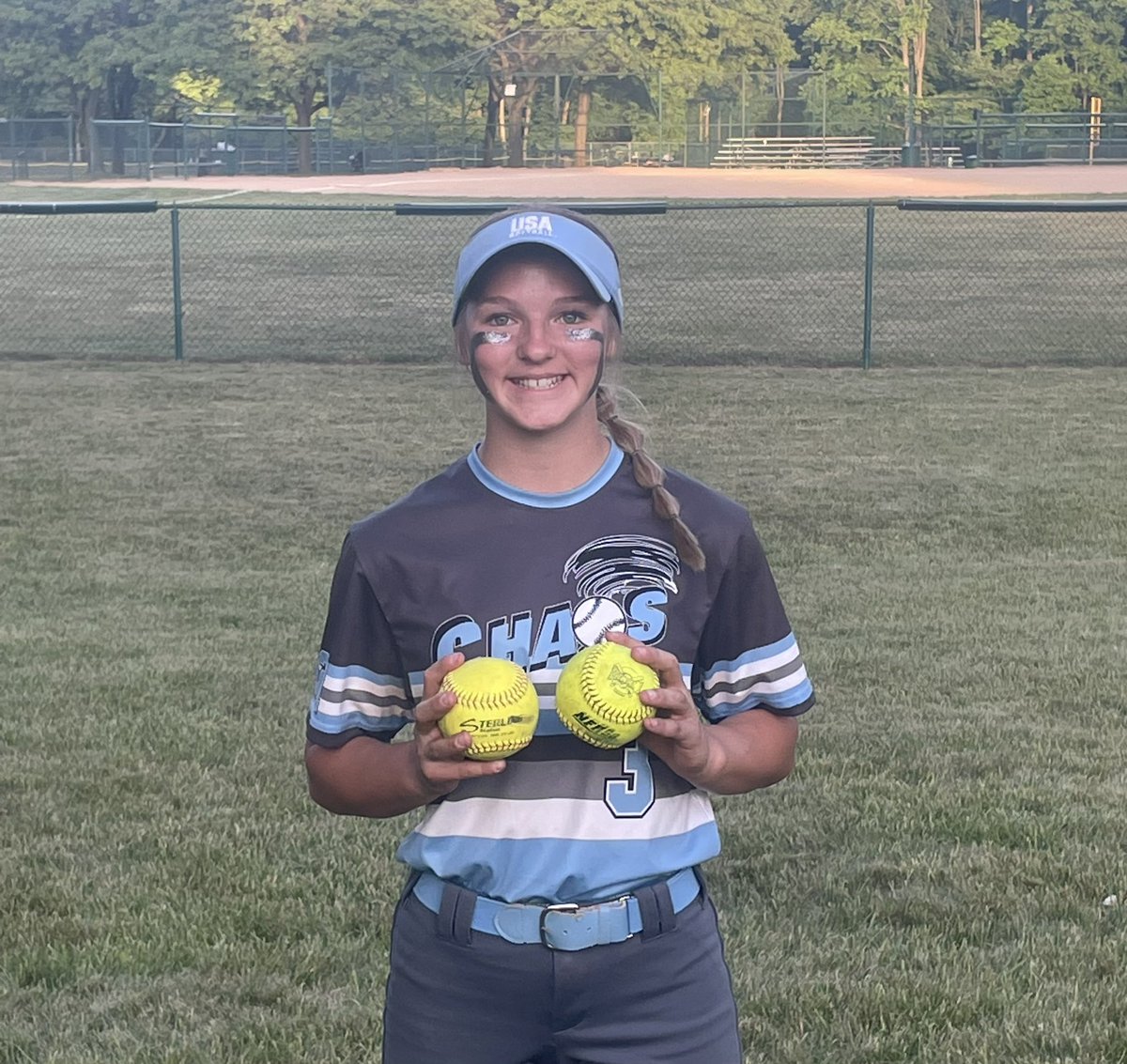 My team did great today! I had two 💣💣 and went 5-6 at the plate. My teammate @OliviaGeorge26 also hit a 💣! Let’s keep it going tmr #bombsquad @14uChaos @ExtraInningSB @LegacyLegendsS1 @IHartFastpitch @SBRRetweets @SoftballPros @TopPreps @SunilSunderRaj3 @CoastRecruits