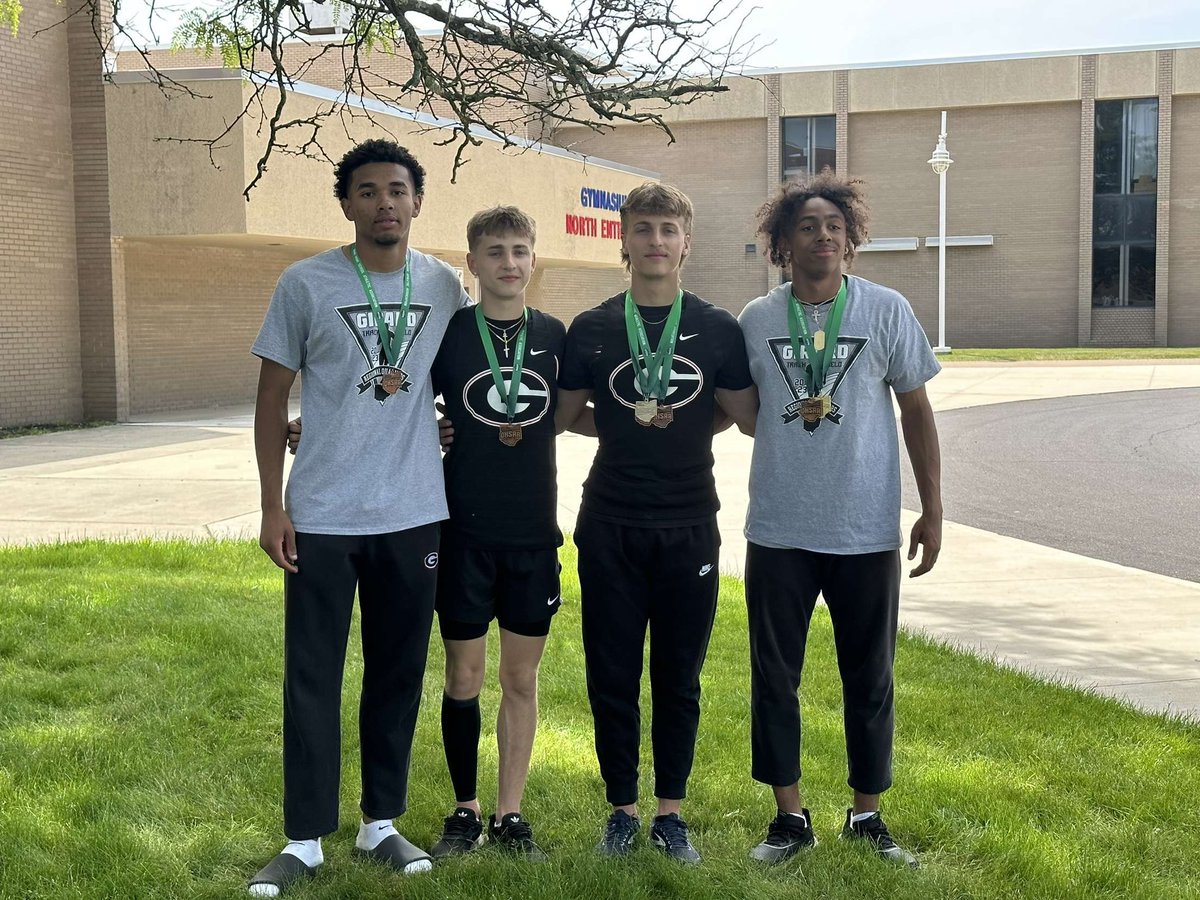 stevee_sims's tweet photo. Regional Finals 4x1: 42.88 3rd place #STATEBOND https://t.co/eJwXO2yp4B