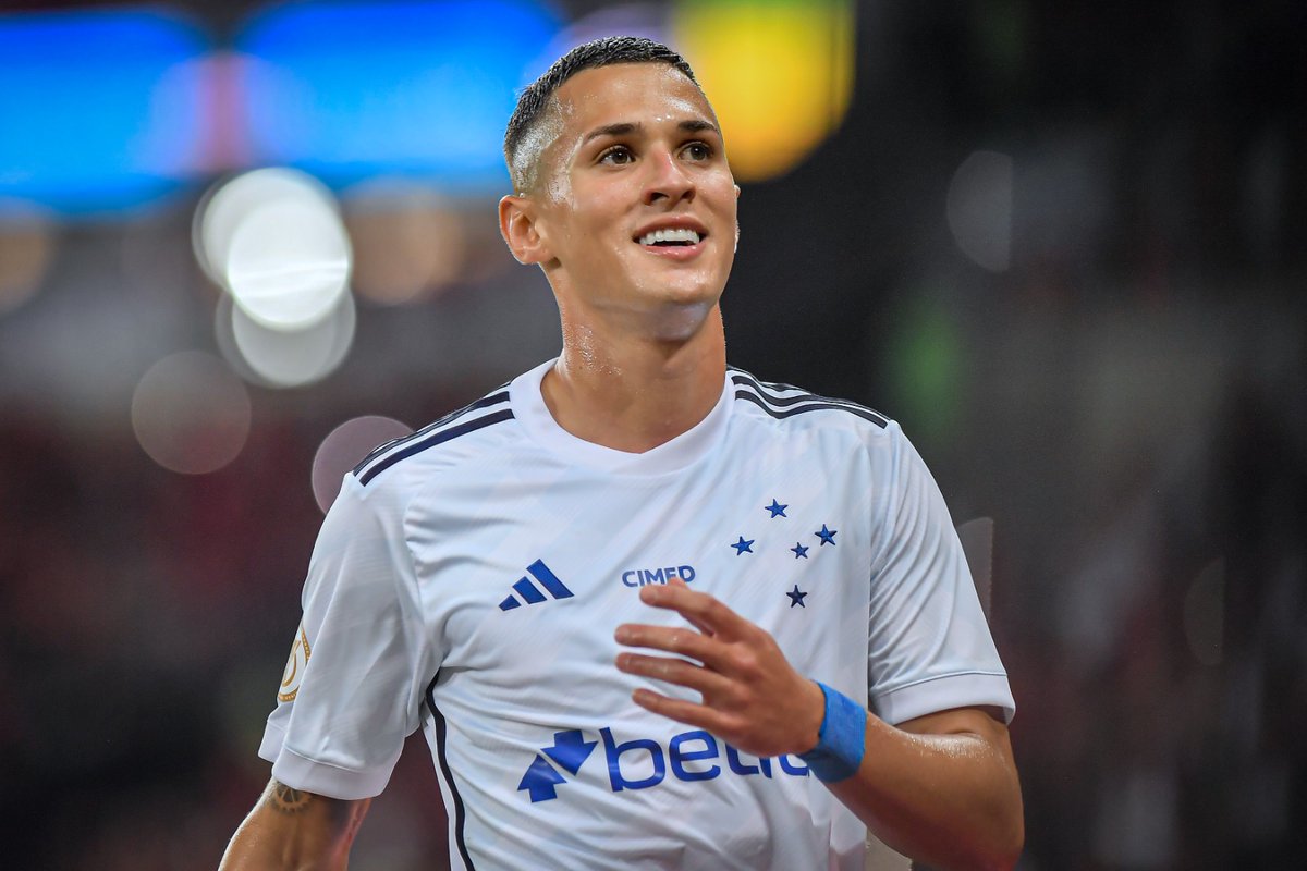 O sorriso de quem tá feliz por estar de volta em campo! 😃 <a href="/MateusVital/">Mateus Vital</a> 

📸 @staff_images