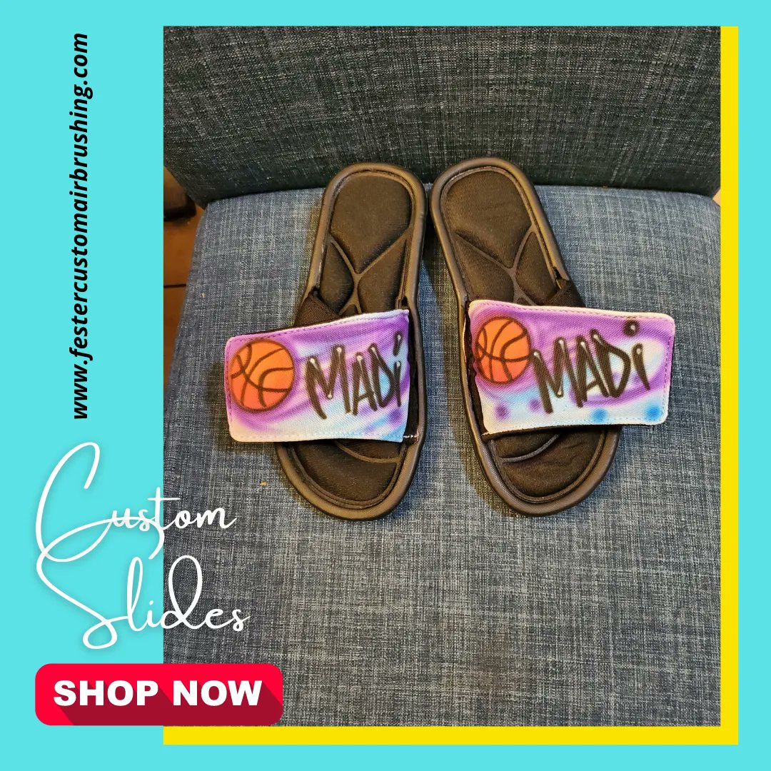 Custom airbrushed designs on slides, a comfy party favor everyone will love to wear home! 💜

#custompartyfavors #partyfavors #livepartyentertainment #creativegifts #uniqueparty #slidesandals #slides #customslides #comfysandals #festercustomairbrushing