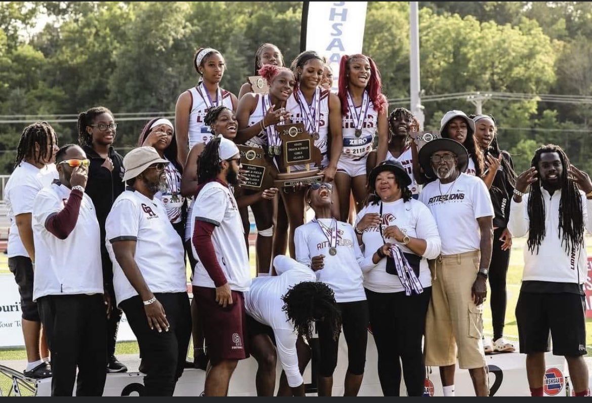 Mannnnn. This has been a season of up and downs, injuries and uncertainty at times. But we rolled with the punches. We took the highs with highs and the lows with the lows but one thing for sure WE DID NOT FOLD. #WeShowUp when it’s time. Now we’re #3timeStateChamps #RingEm