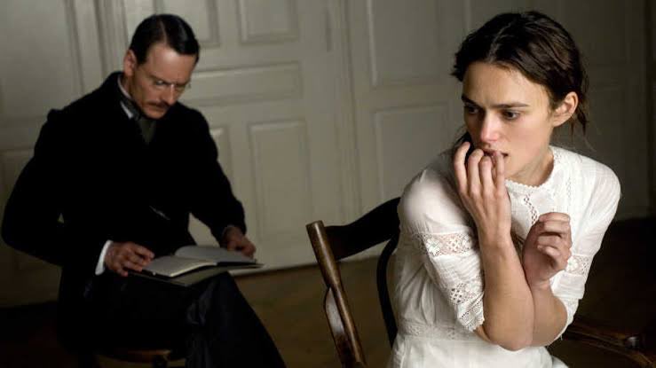 arkareads's tweet photo. This book mentioned A Dangerous Method (2011)! Directed by one of my all time fav directors (David Cronenberg), it starred Keira Knightley as Sabrina Spielrein, Michael Fassbender as Carl Jung, and Viggo Mortensen as Sigmund Freud.

Keira’s performance was top-notch tbh https://t.co/mXzG8DZ7aB