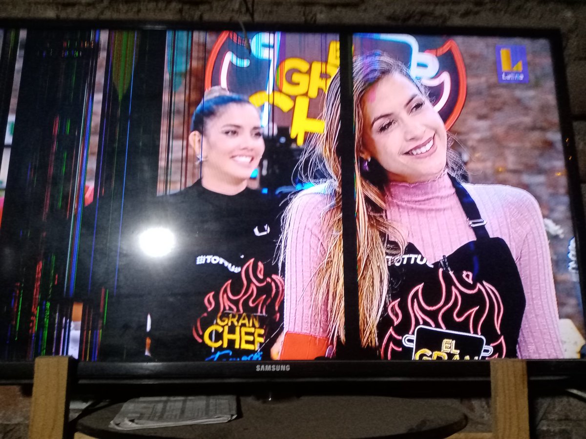 MTruyenque's tweet photo. Mi Televisor, la tenia abandonado por tanto programa 👎pero con  #ElGranChefFamosos voy ha tener que comprar una nueva para no perdermela . Ojala haya una segunda temporada @Sr_Pelaez https://t.co/goBlgoySeG