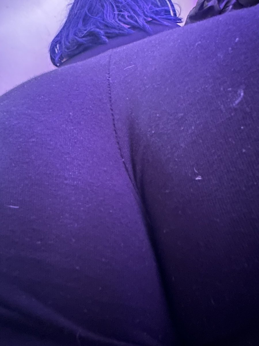 vicegripvag's tweet photo. Apparently this what my butt looks like from the back so talk to me nice ☺️🤤 https://t.co/NeRnu7qyiW