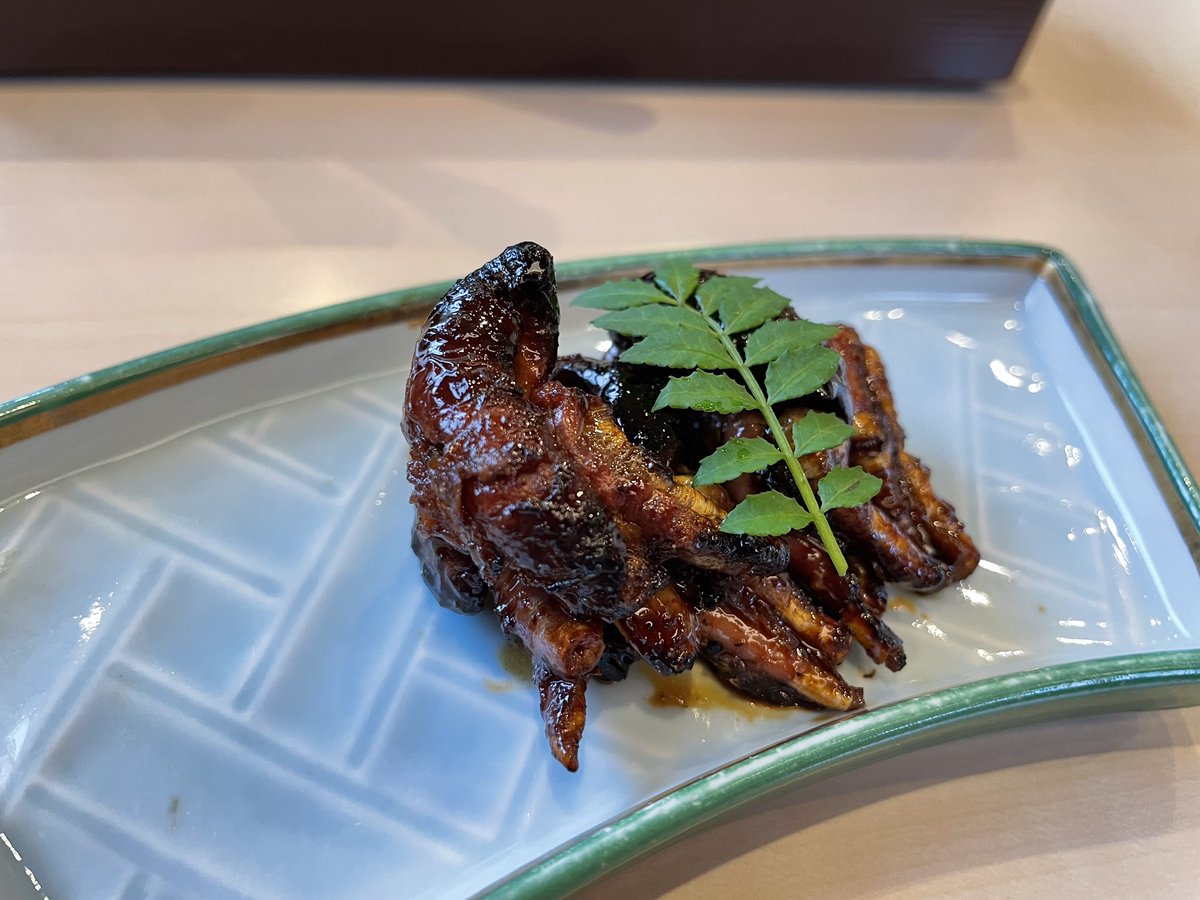 alienizer's tweet image. あつた蓬莱軒でひつまぶし堪能中。
美味しい😋

飲み物は熱田神宮にちなんで日本酒🍶草薙

#あつた蓬莱軒 #ひつまぶし #熱田神宮