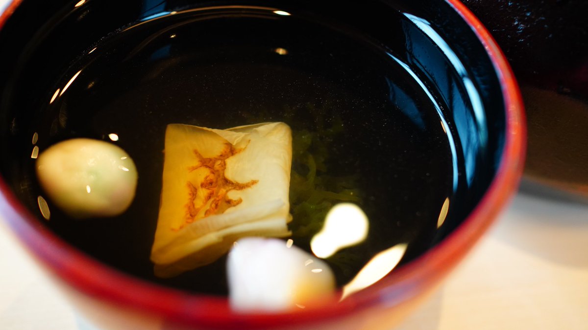 alienizer's tweet image. あつた蓬莱軒でひつまぶし堪能中。
美味しい😋

飲み物は熱田神宮にちなんで日本酒🍶草薙

#あつた蓬莱軒 #ひつまぶし #熱田神宮