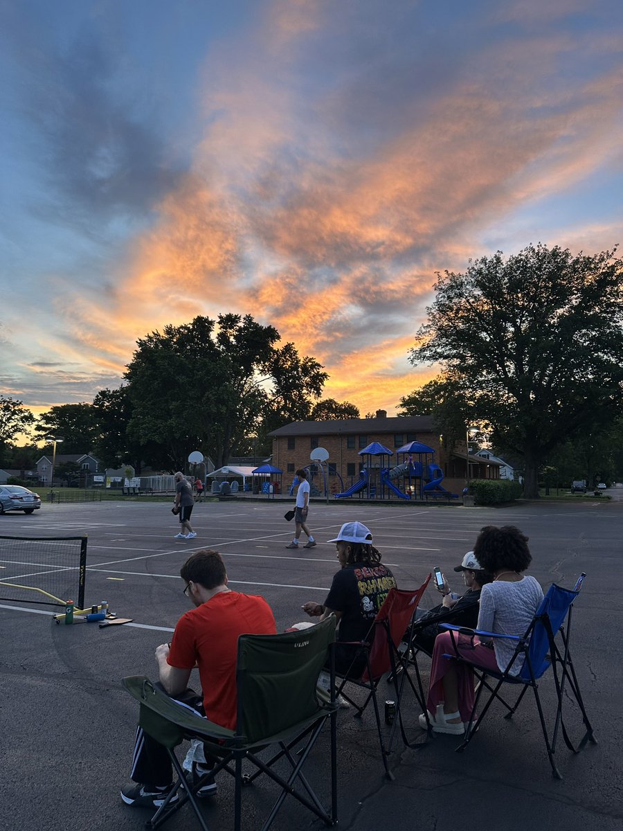 joesr73's tweet photo. @MarcWeinbergWX Our view from St. Matthews https://t.co/w7I7IyvHsu