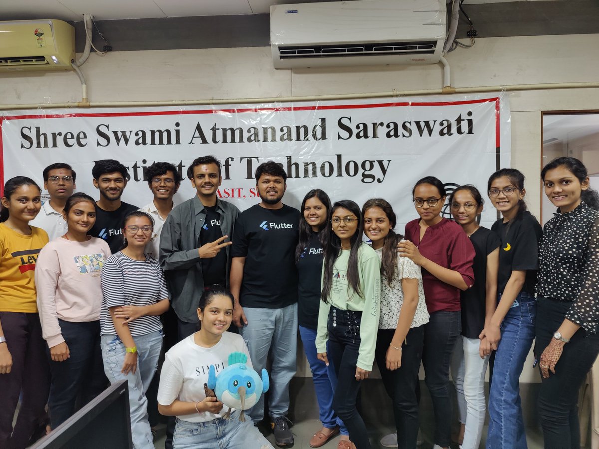 pratik13butani's tweet image. #WeekendVibes

Just delivered our first #Flutter workshop at Surat! 🚀 It was an amazing experience sharing my knowledge with such enthusiastic participants. Looking forward to more Flutter events and empowering more developers! #SuratTech #FlutterWorkshop #FlutterDev @FlutterDev