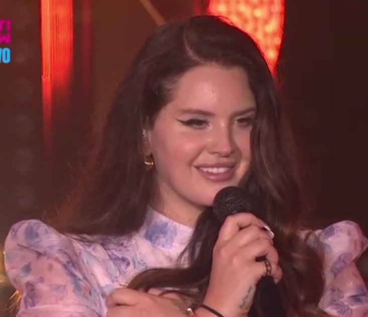sinkgleice's tweet photo. vídeo games #MITANoMultishow #LanaDelReyNoMultishow https://t.co/h5IG1HuBE4