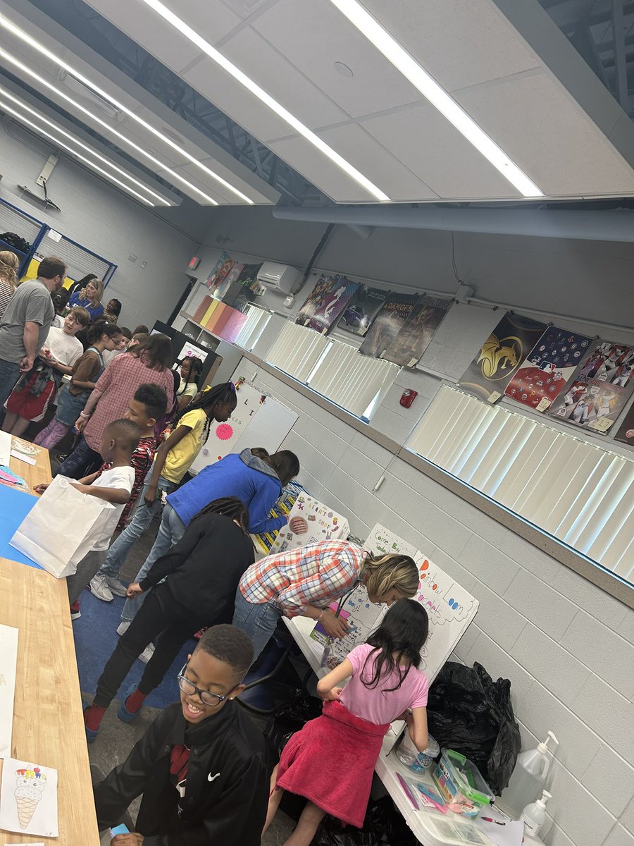 4th graders wrapped up their economics unit by opening up their very own market! They applied concepts of supply and demand, production/ specialization, economic incentives, and  more by creating a product and selling it to others in the school. Way to go Sheiko Sharks!! #onlywb
