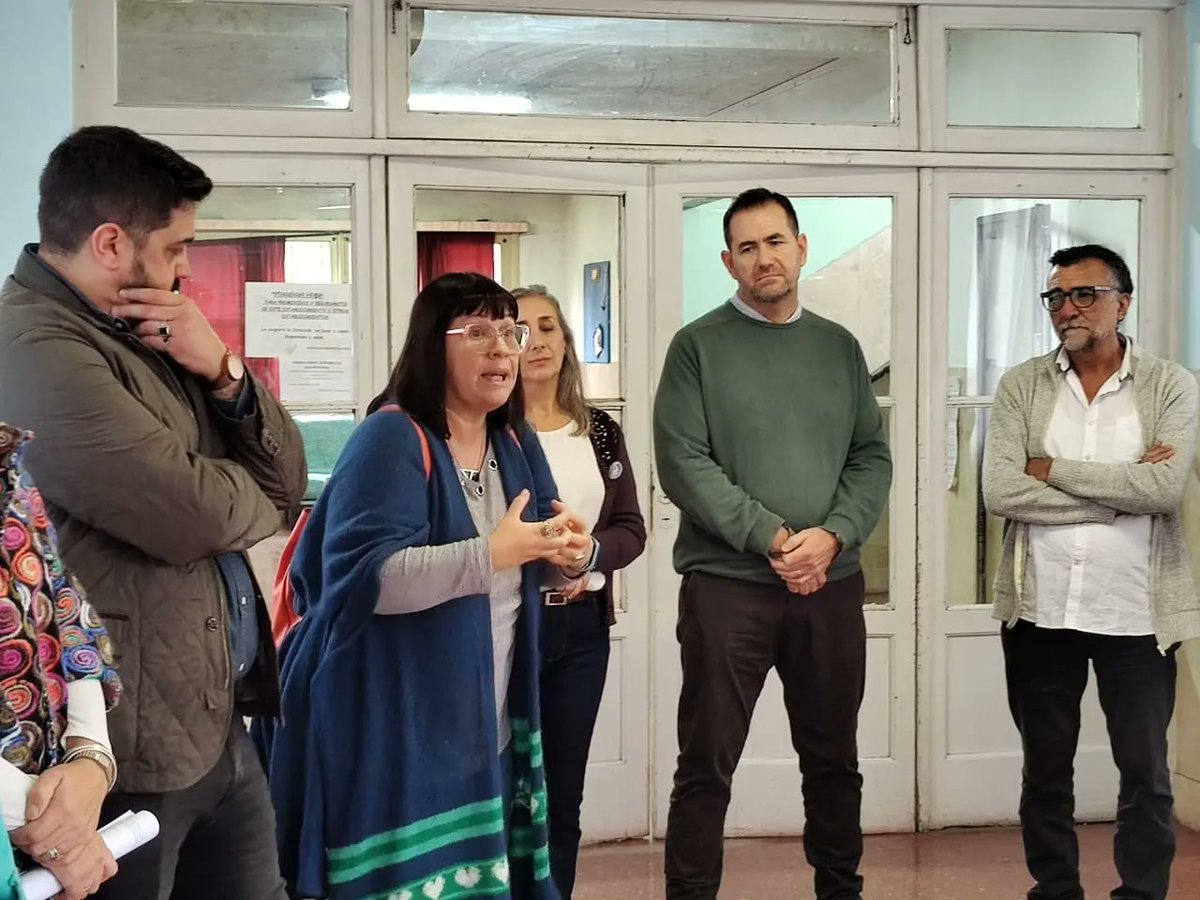 DanteBoeri's tweet image. Desde el @SutebaEchev y la @CTAECHEVERRIAE rendimos homenaje a la compañera Norma Carrizo, docente detenida desaparecida de la Escuela Hogar Evita. Colocamos una placa en su memoria. Venceremos ✌️ @ctabsas @CTAok @SUTEBAProvincia