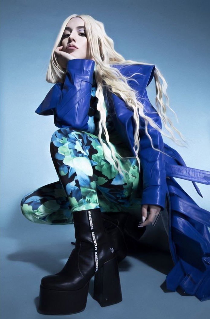 Ava Max
Promo images
📸 Brian Ziff 
Bleu Coat #MalanBreton

#avamax #fashion