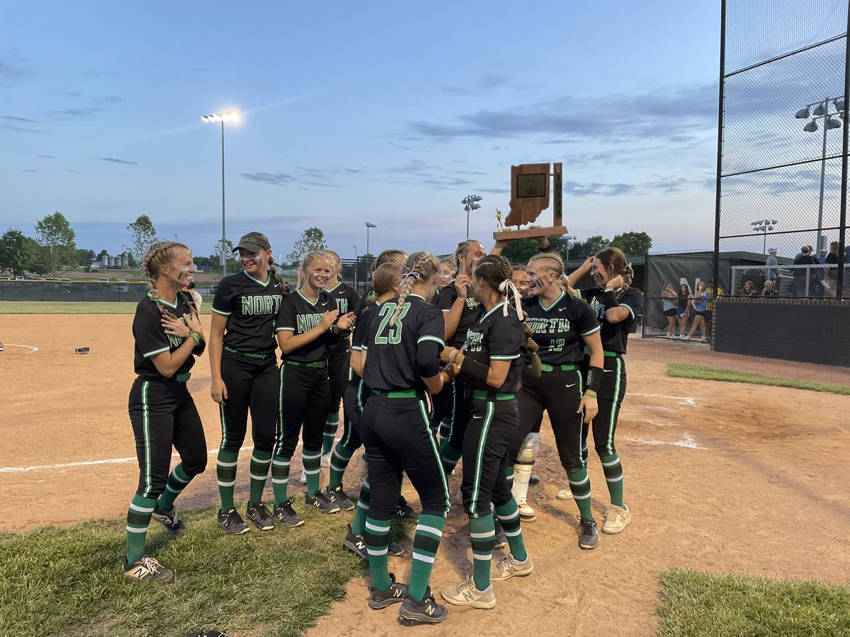 aaronhancock14's tweet photo. The @IHSAA1 class 4A softball sectional FINAL is:

North wins the sectional championship 8-7 over Castle!

Highlights soon on @14News @14SportsTeam @ 10! @_HuskyAthletics @northsoftball2 @CastleAthletics @Castle_Softball @maci_warner @rylan_jarboe @JinnisGerth https://t.co/IZUKW1AsIU